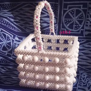 Panier perlé « Blanche Harmonie » – Fait main