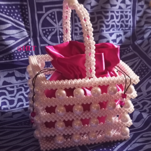 Panier perlé « Blanche Harmonie » – Fait main